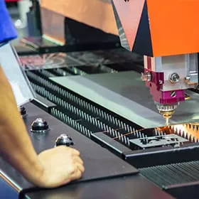 Fiber laser cutting head working across sheet metal